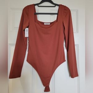 NWT Aritzia Babaton Long Sleeve Square Neck Bodysuit - Color Rust - Size Medium